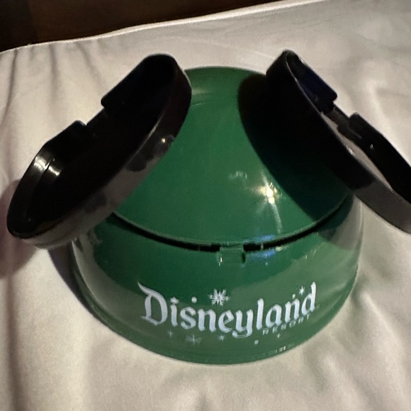 Mickey Mouse Wreath Hat Treat or Ice cream bowl - Picture 4 of 5